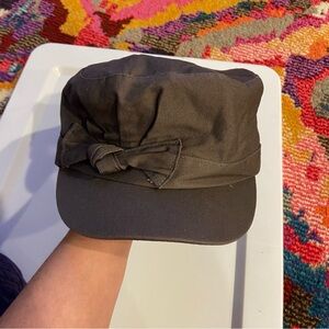 D&Y Charcoal Cap with Elegant Bow